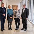 V. l.: Landeshauptmann Thomas Stelzer, Barbara Lanzerstorfer-Holzner, Silvia Breitwieser (beide TelefonSeelsorge OÖ) und Bischof Manfred Scheuer